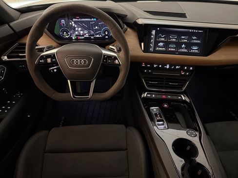 Used 2022 Audi e-tron GT Premium Plus image 28