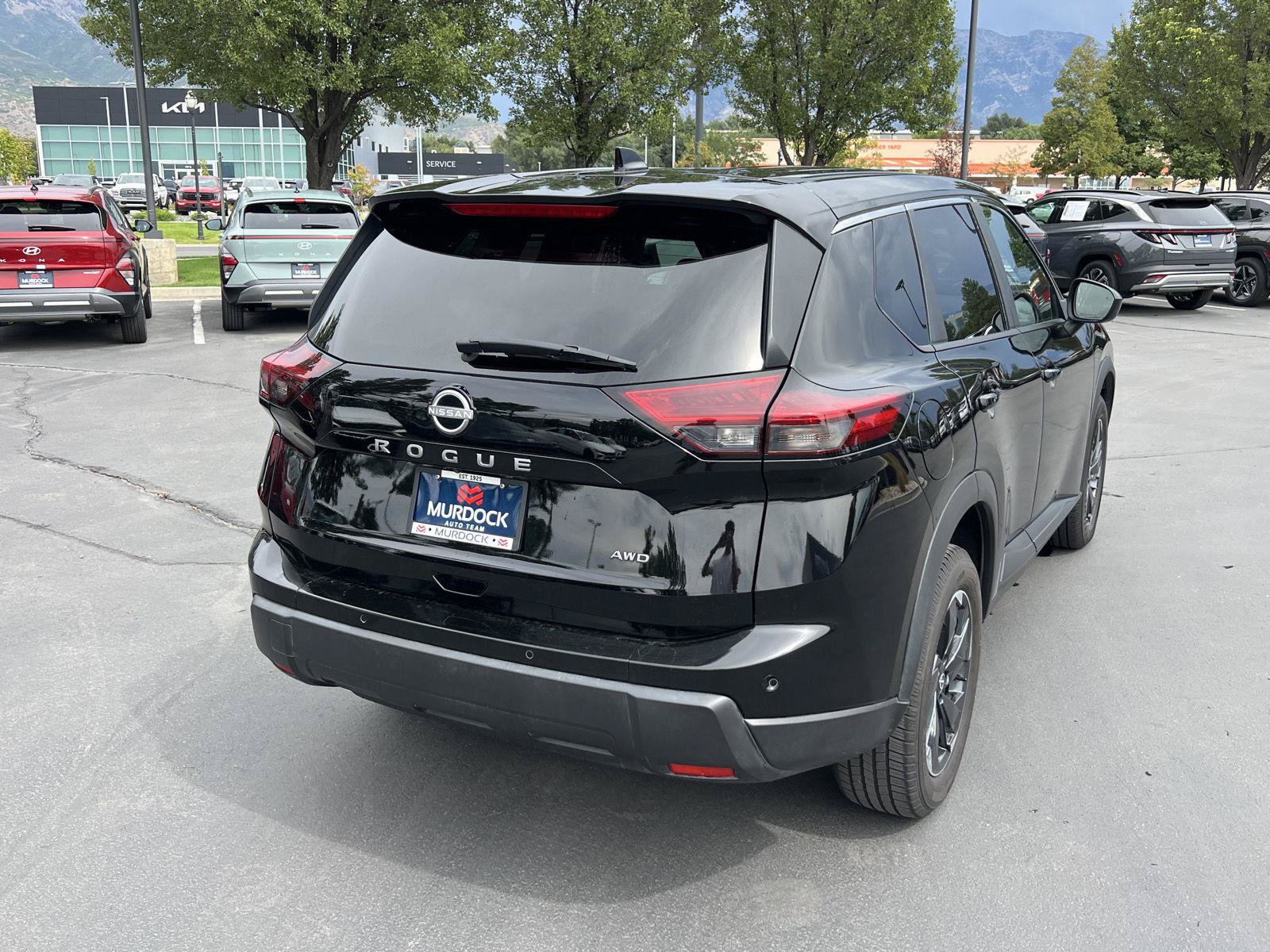 Used 2025 Nissan Rogue SV AWD/4WD image 16