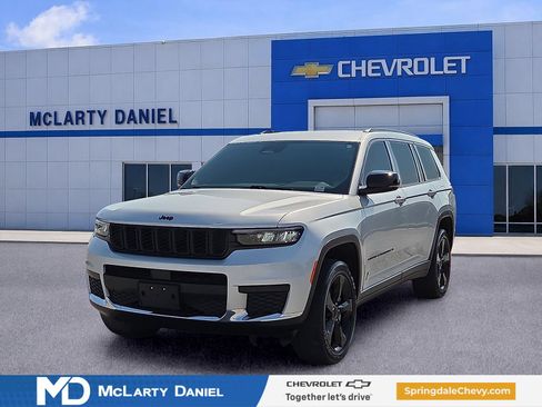 Used 2023 Jeep Grand Cherokee L Laredo AWD/4WD image 2