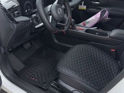 Used 2025 Nissan Kicks SR image 5