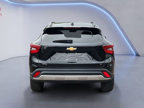 Certified 2025 Chevrolet Trax LT w/ LT Convenience Package FWD image 4