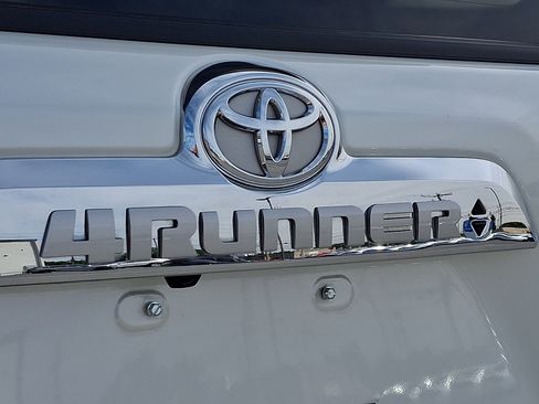 Used 2022 Toyota 4Runner Limited AWD/4WD image 36