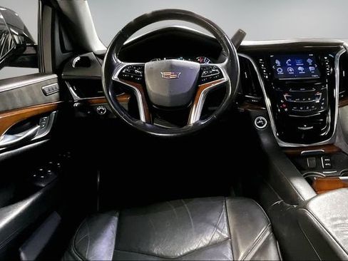 Used 2018 Cadillac Escalade Luxury image 10