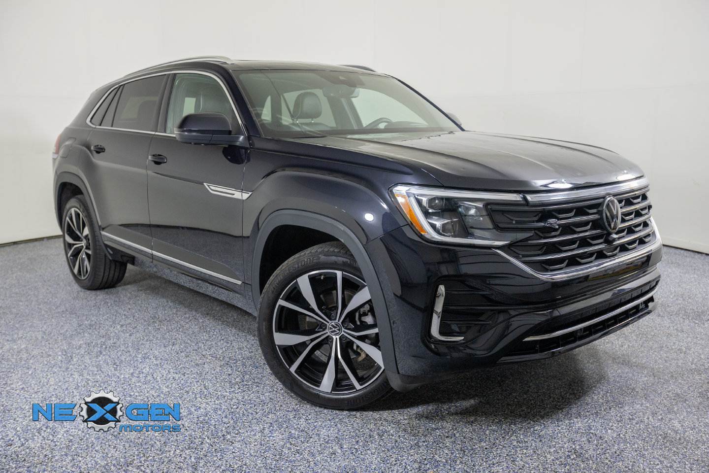 Used 2024 Volkswagen Atlas Cross Sport SEL Premium R-Line AWD/4WD image 1