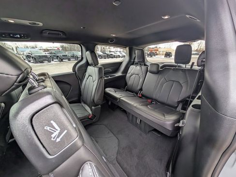 New 2026 Chrysler Pacifica Select w/ S Appearance Package image 17