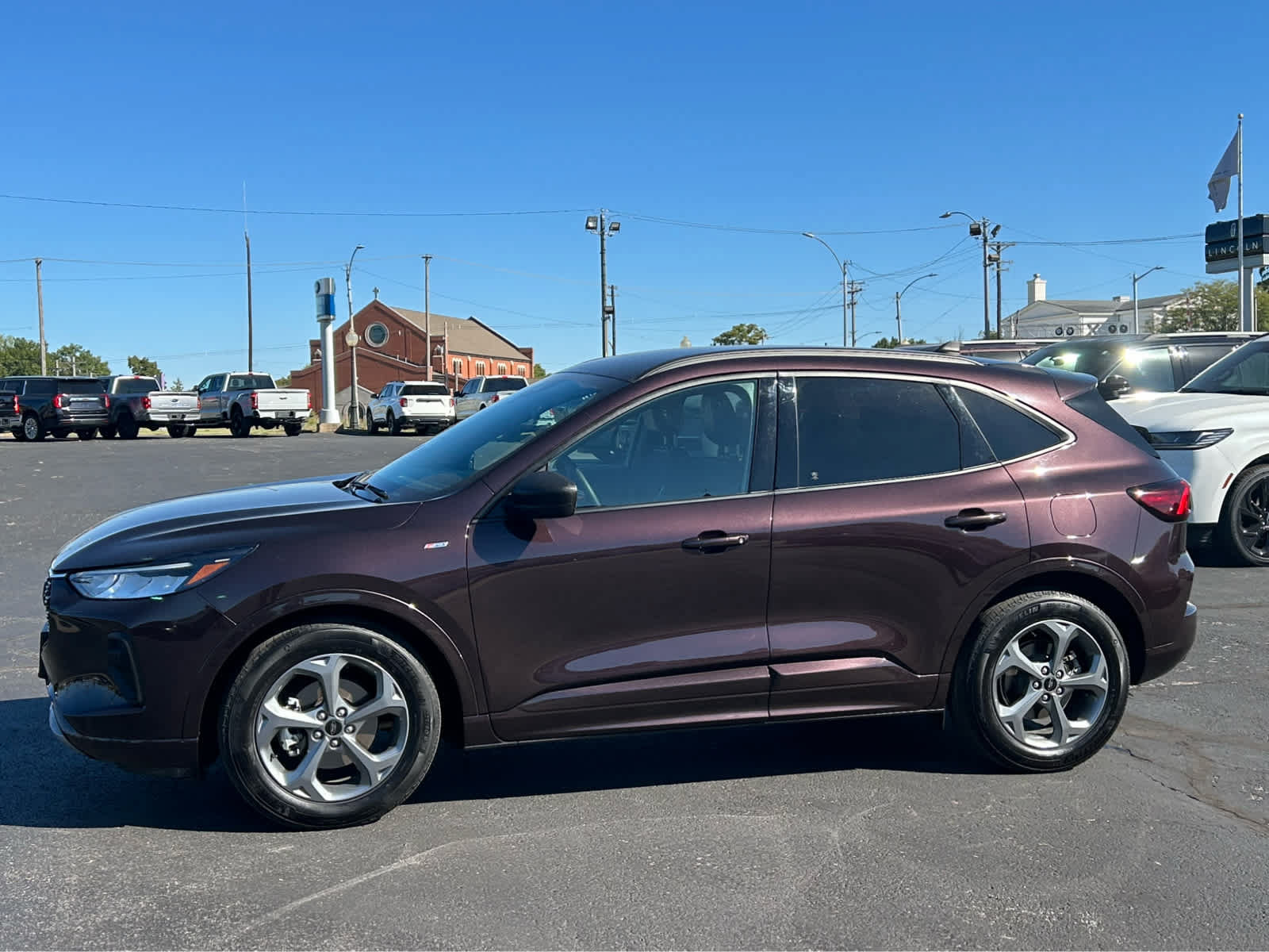 Used 2023 Ford Escape ST-Line w/ Tech Pack #1 FWD image 1