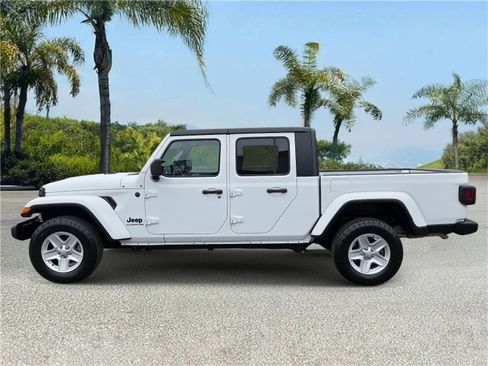 Certified 2022 Jeep Gladiator Sport image 2