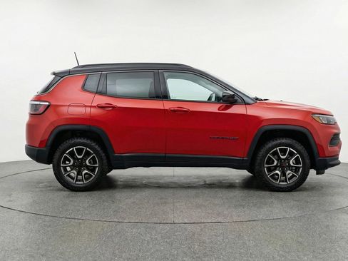 Used 2025 Jeep Compass Trailhawk image 11