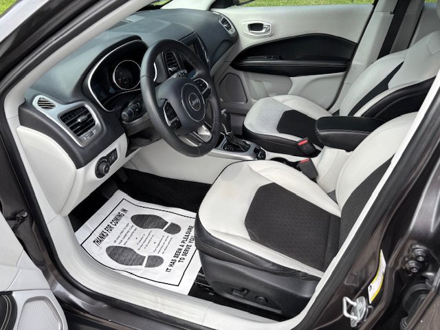 Used 2018 Jeep Compass Latitude w/ Popular Equipment Group FWD image 11