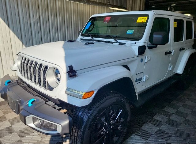 Used 2024 Jeep Wrangler Unlimited Sahara w/ Technology Group AWD/4WD image 9