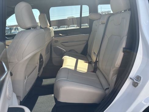 New 2026 Jeep Grand Cherokee Limited AWD/4WD image 17
