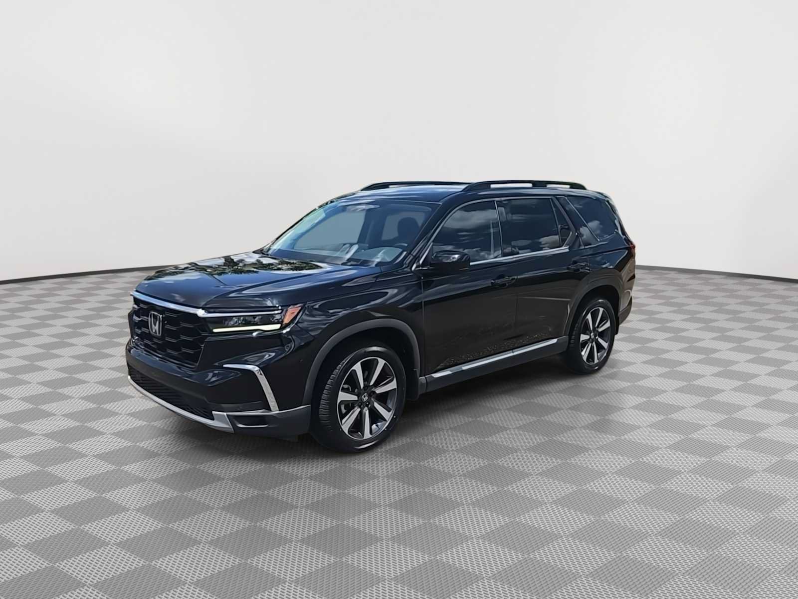 Used 2024 Honda Pilot Touring image 4