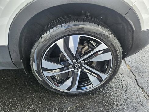 Used 2024 Volvo XC40 B5 Ultimate w/ Protection Package Premier image 30