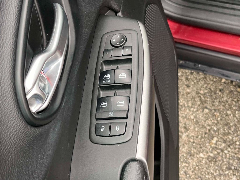 Used 2019 Jeep Cherokee Latitude w/ Popular Appearance Group FWD image 14