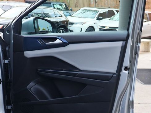 Used 2022 Volkswagen Taos SE w/ Panoramic Sunroof Package image 33