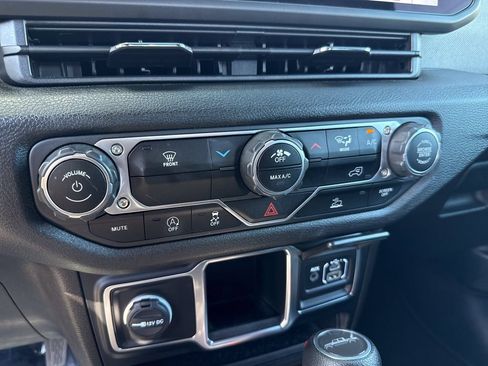 Used 2024 Jeep Gladiator Sport AWD/4WD image 28