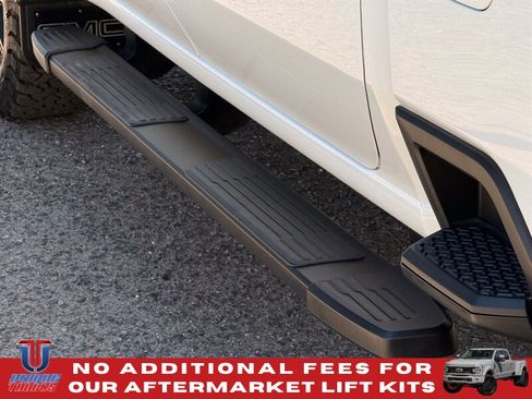 Used 2024 GMC Sierra 2500 AT4 w/ Technology Package AWD/4WD image 8