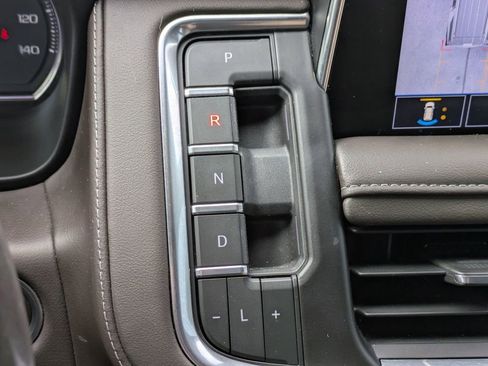 Used 2021 Chevrolet Tahoe Z71 w/ Z71 Signature Package image 25