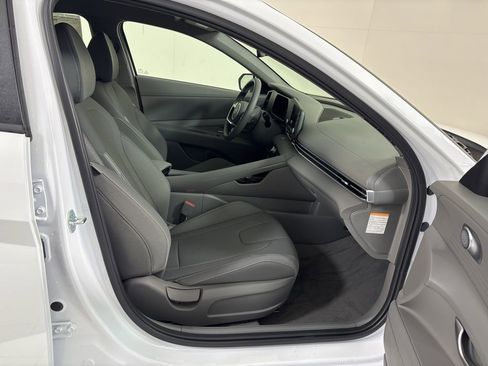 New 2025 Hyundai Elantra Hybrid FWD image 12