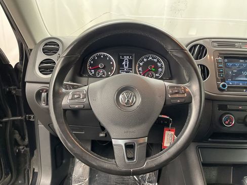 Used 2014 Volkswagen Tiguan S image 6