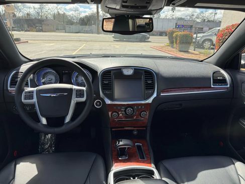 Used 2014 Chrysler 300 C w/ Driver Convenience Group RWD image 17