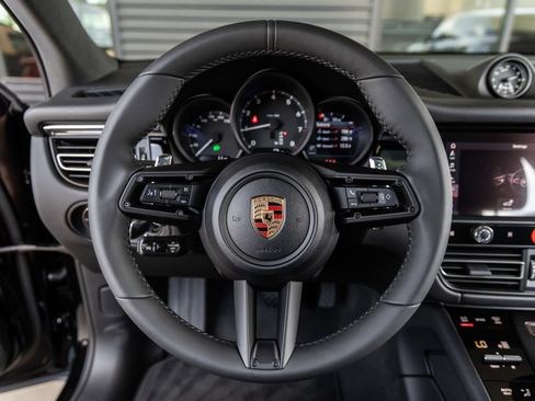 Certified 2026 Porsche Macan AWD/4WD image 29