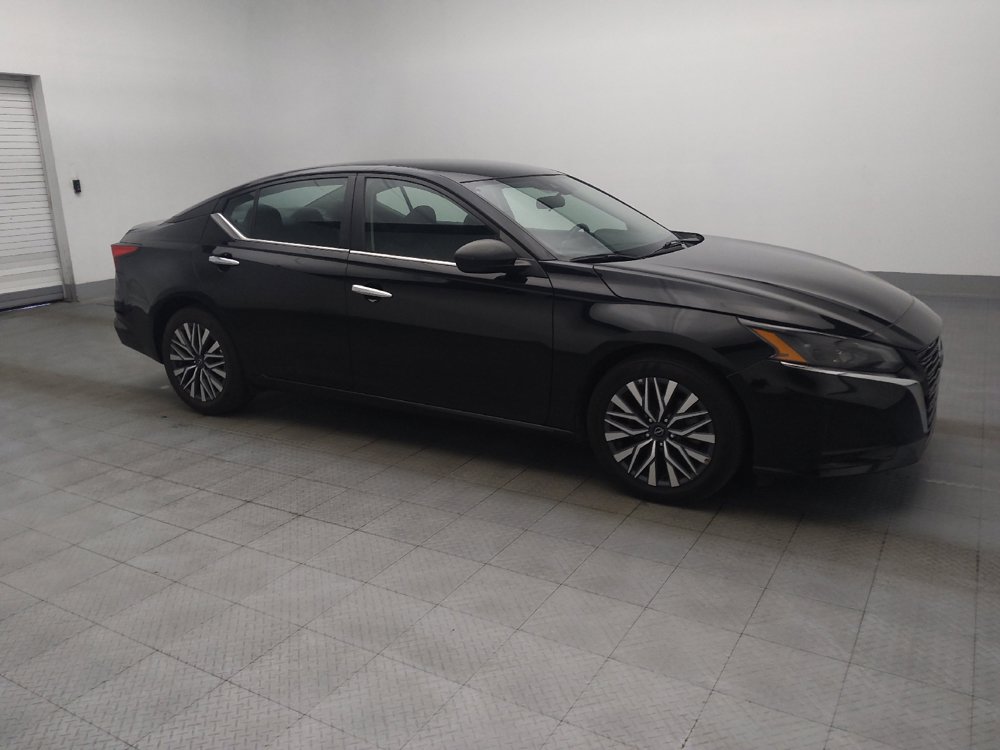 Used 2025 Nissan Altima 2.5 SV FWD image 11