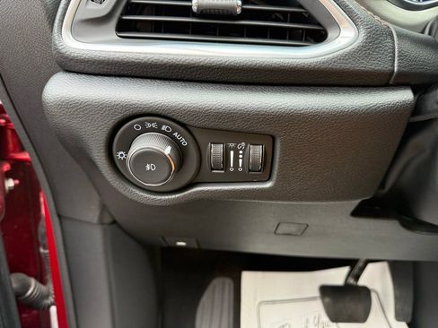 Used 2024 Chrysler Pacifica Pinnacle image 17