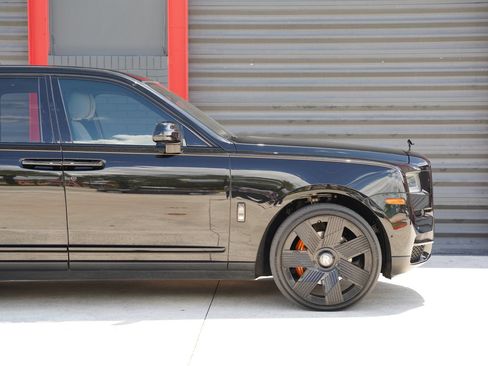 Used 2022 Rolls-Royce Cullinan Black Badge AWD/4WD image 10