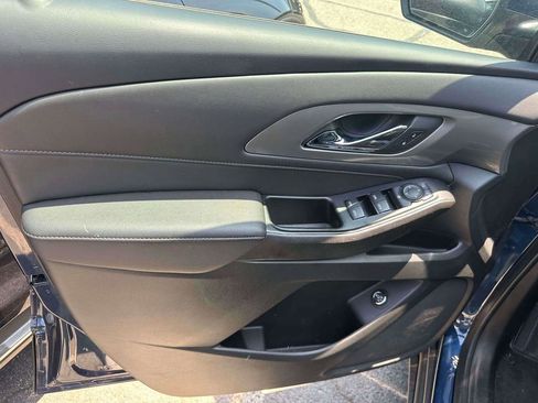 Used 2023 Chevrolet Traverse LT FWD image 15