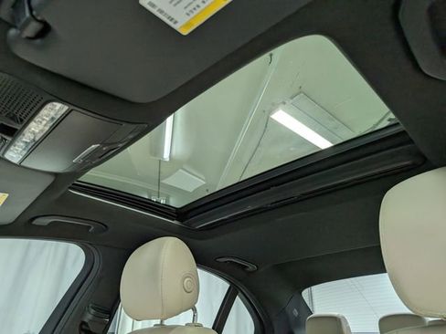 Used 2018 Mercedes-Benz C 300 Sedan image 13