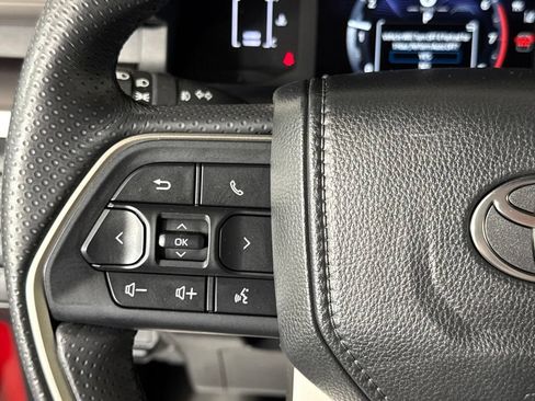 Used 2025 Toyota 4Runner SR5 AWD/4WD image 19