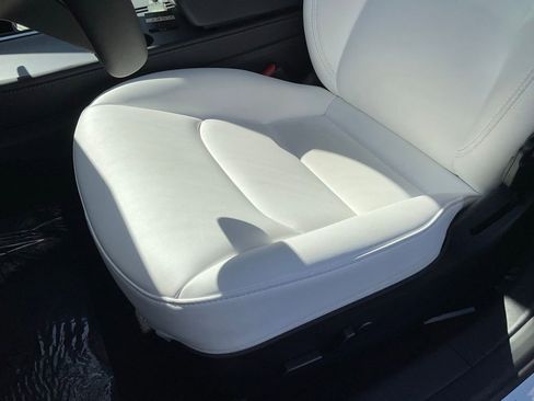 Used 2023 Tesla Model 3 Standard Range image 16