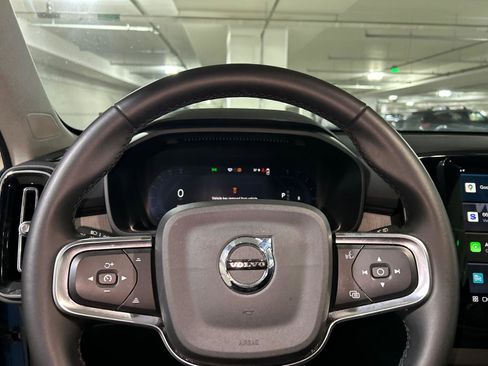 Used 2025 Volvo XC40 B5 Core image 12