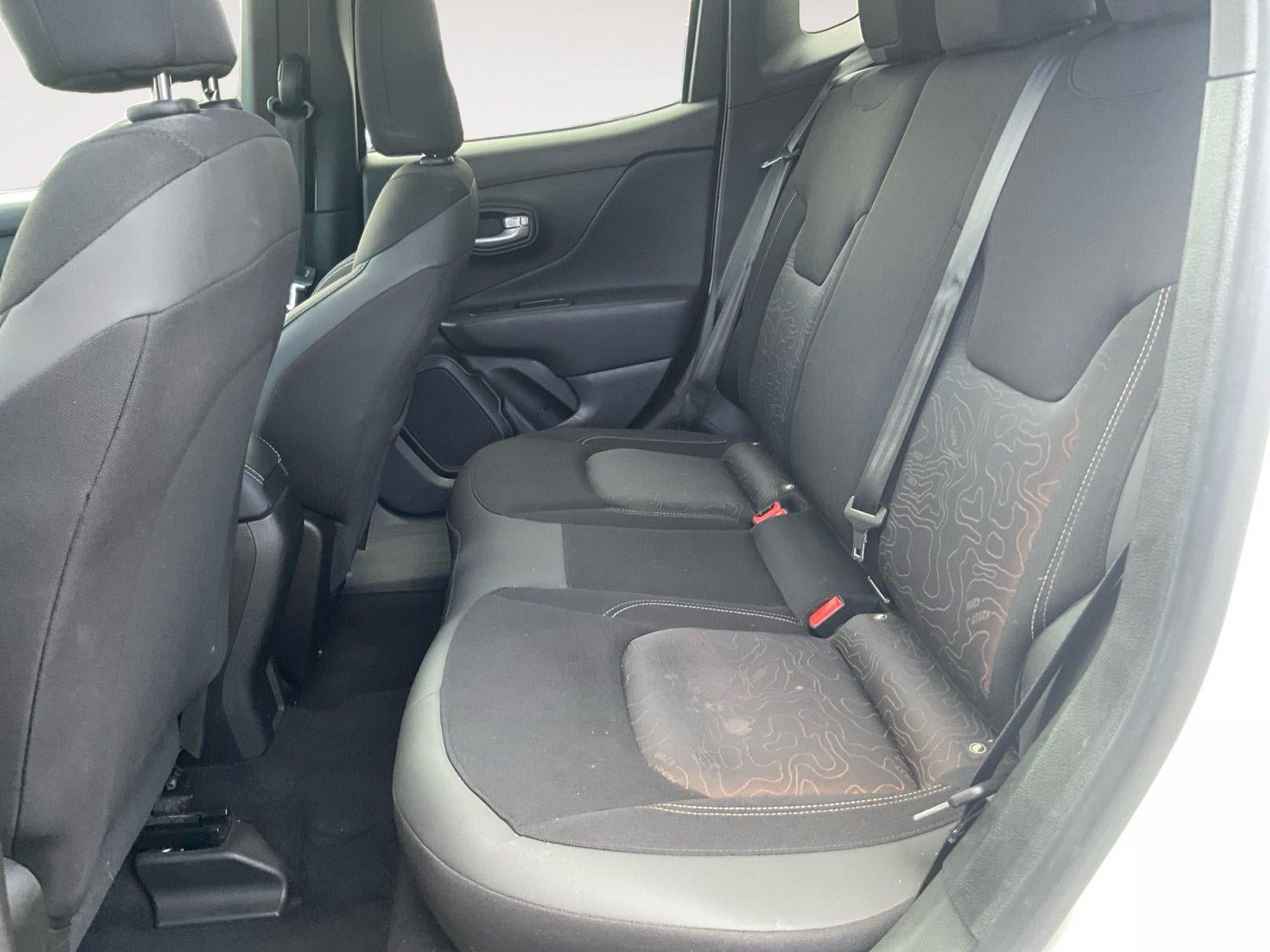Used 2023 Jeep Renegade Latitude AWD/4WD image 13