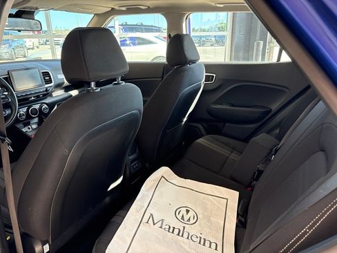 Used 2024 Hyundai Venue SEL FWD image 17
