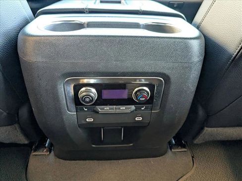 Used 2022 GMC Yukon XL Denali image 17