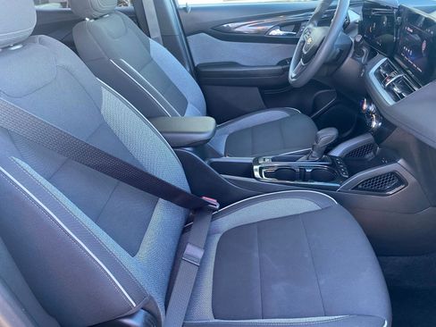 Used 2025 Chevrolet TrailBlazer LT image 36