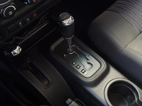 Used 2012 Jeep Wrangler Unlimited Sport AWD/4WD image 38