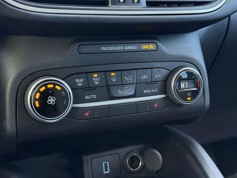 Used 2020 Ford Escape SE image 26