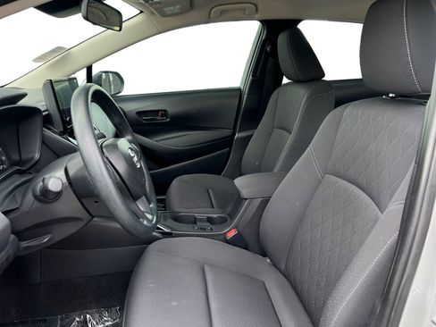 Used 2025 Toyota Corolla LE FWD image 9