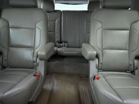 Used 2020 Chevrolet Suburban LT AWD/4WD image 31