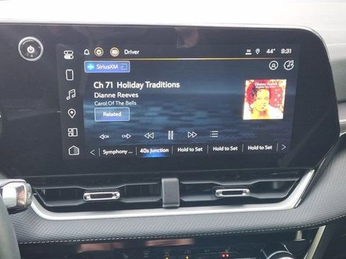 Used 2025 Chevrolet Equinox LT w/ Safety and Technology Package image 5