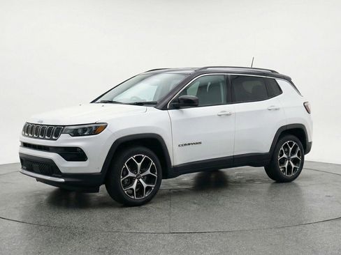 Used 2025 Jeep Compass Limited image 3