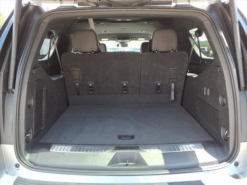 Used 2025 Chevrolet Suburban Z71 AWD/4WD image 15
