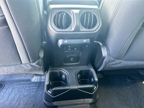 Used 2022 Jeep Gladiator Overland w/ LED Lighting Group AWD/4WD image 34
