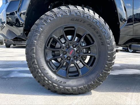 Used 2024 Toyota Tundra Platinum w/ TRD Off-Road Package AWD/4WD image 8