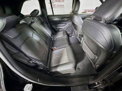 Used 2023 Jeep Grand Cherokee Altitude AWD/4WD image 30