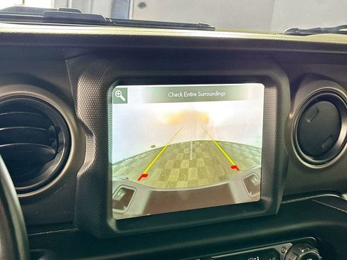 Used 2022 Jeep Gladiator Sport image 17