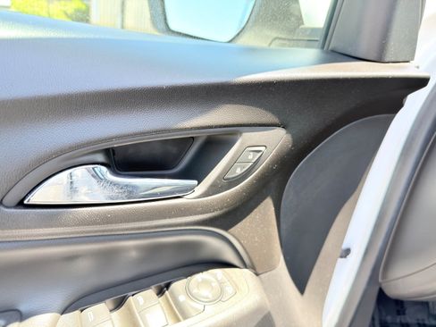 Used 2022 Chevrolet Equinox LT FWD image 24